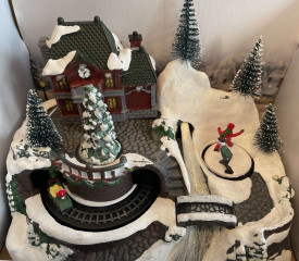 Pomično božićno selo sa led rasvjetom