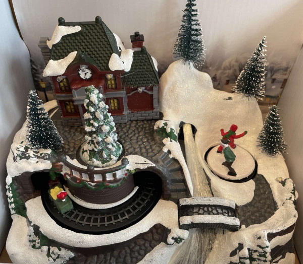 Pomično božićno selo sa led rasvjetom