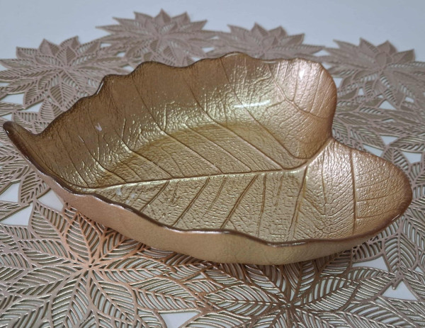 Dekorativni tanjur u obliku lista